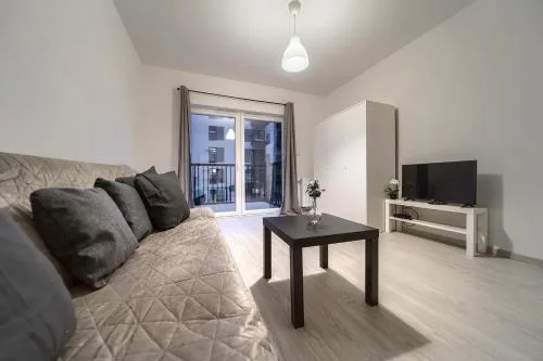 Madalińskiego Comfort Apartment by BookingHost