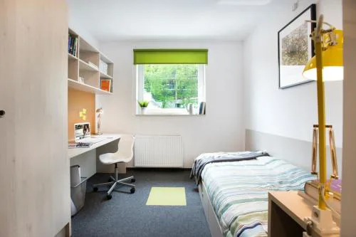 Modern Studios in Wrocław with Desk for Remote Work and Access to the Gym by Noclegi Renters