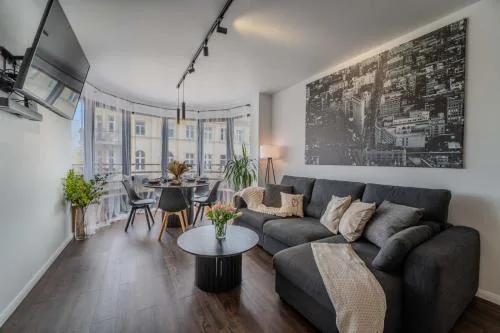 New Large Modern Apartment - City Center - 60m2 - Lift - Parking