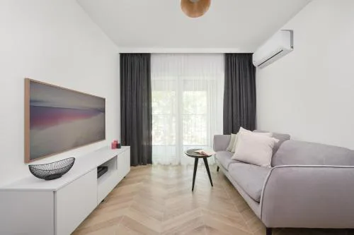 Nowoczesny Apartament z Klimatyzacją i Parkingiem by Renters Prestige