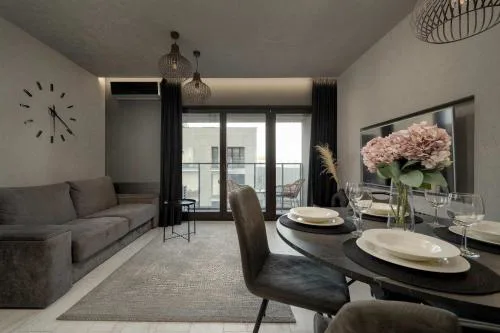 Stylish Apartment with Parking Wrocław by Noclegi Renters