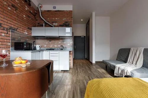 Urban Chic - Main Rail Station - Stylish Studio - K28
