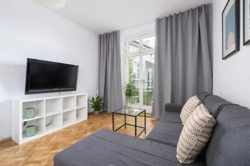 1-Bedroom Apartment with Balcony - Długa 65