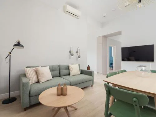 4 Bedroom Apartment - Main Square
