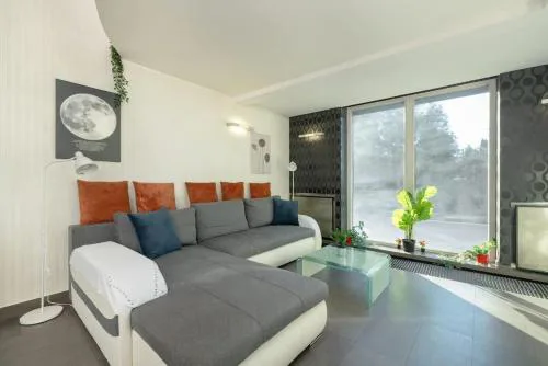Apartament Przyszłości z dwiema sypialniami w Krakowie by Noclegi Renters