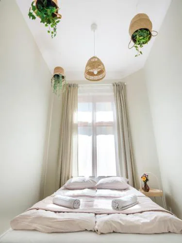 Bed & Beige Apartment / Kochanowskiego St