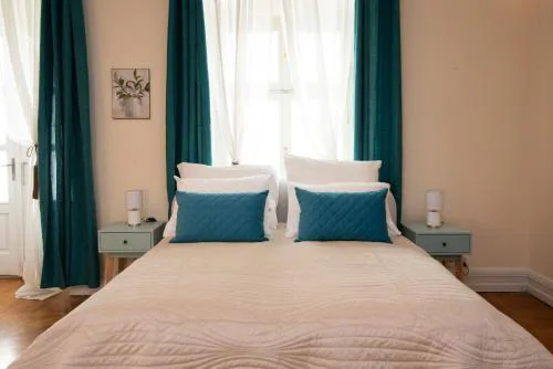 Central Apartment next to the Old Town Square by Kings City