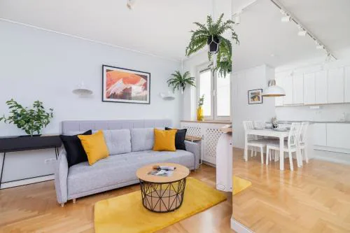 Cozy Apartment Bartla 19 by Noclegi Renters