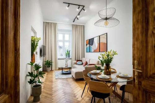 Cracow Best Location Apartment No:6 by Cozyplace