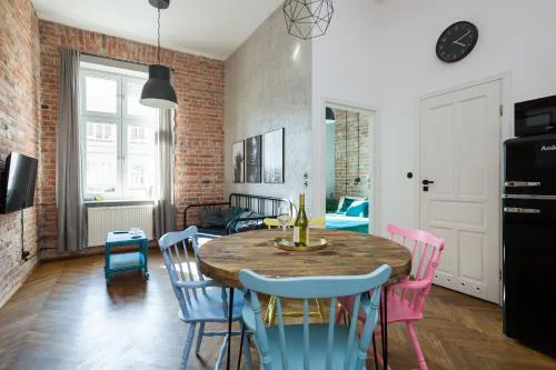Discover Krakow Apartments - 3 Rakowicka St - Amazing Loft near Main Station - Netflix