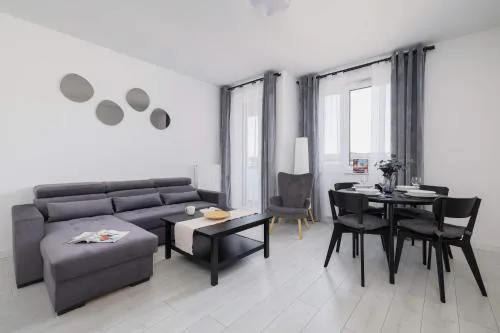 Fabryczna Modern Apartment with Balcony & Parking in Cracow by Noclegi Renters