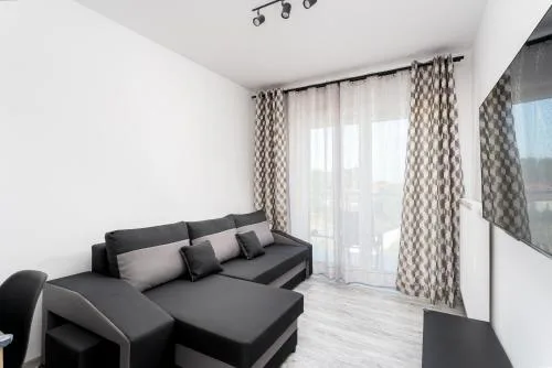 Gusta Cosy Apartment by BookingHost