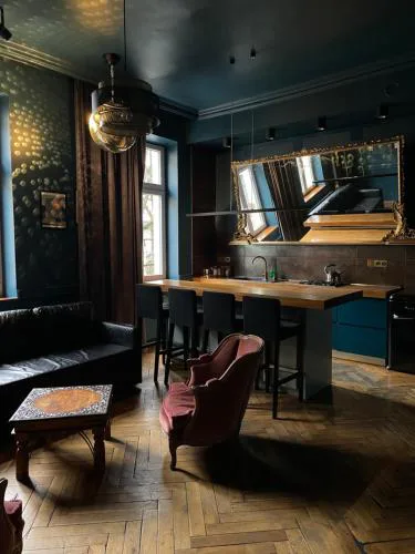 HOUSEHOST Apartment III: Podbrzezie Street
