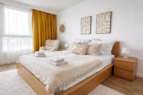 InPoint Mogilska Tower City View Apartments near Tauron Arena Self Check-in