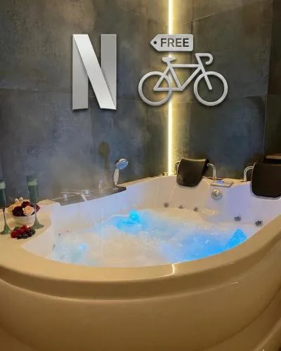 Jacuzzi & Bike Apartment, Krakow