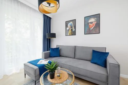 Klimatyzowany Apartament w Centrum Krakowa z Parkingiem i Biurkiem by Renters Prestige