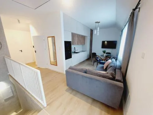 Komfortowe mieszkanie, duży taras, bezpłatny parking, AWG APARTMENTS