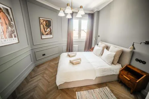 Królewska Deluxe Comfy Apartment by BookingHost