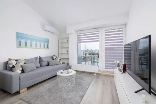 Modern Apartment with Air Conditioning and Parking in Cracow by Noclegi Renters