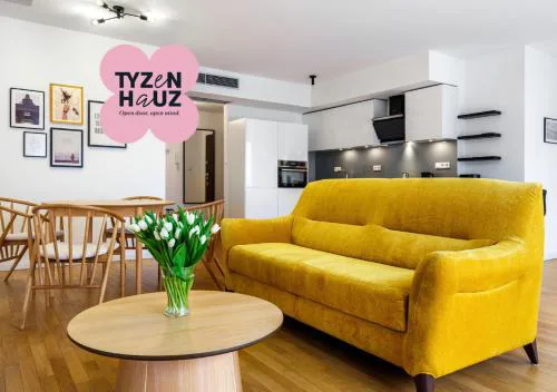 Modern Central Apartment w. parking by Tyzenhauz