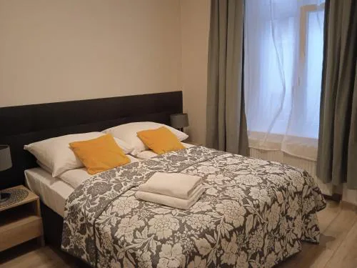 Old Town Apartments - B7