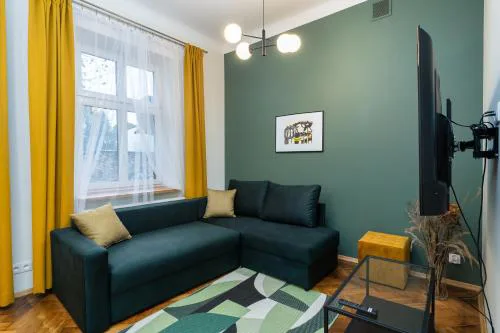 Old Town Emerald Apartment by BookingHost