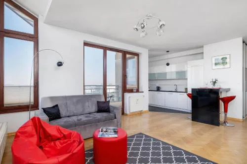 Przestronny i Przytulny Apartament w Krakowie z Parkingiem i Balkonem by Noclegi Renters