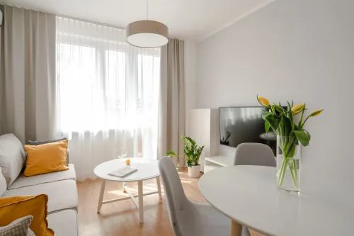 Quiet Courtyard Apartment near Old Town