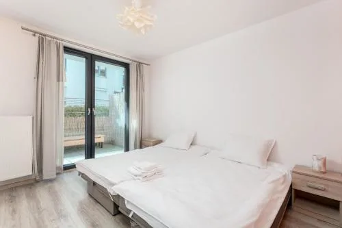 Riverside Comfort Apartment by BookingHost