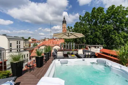 Rooftop Wawel view with jacuzzi l luxury apartment