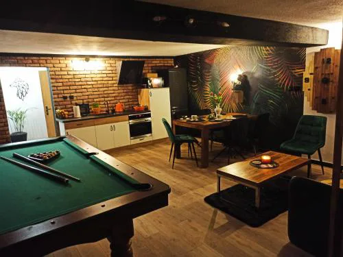Apartamencik za lasem