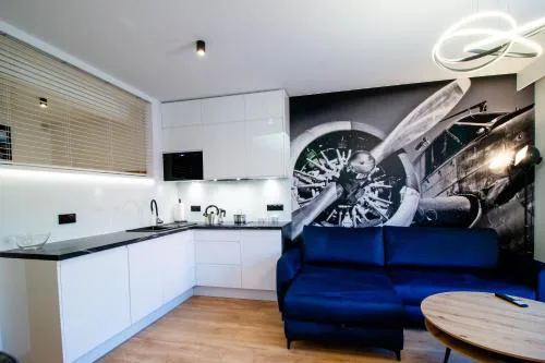 Apartament AVIATOR - lokalizacja w centrum, wysoki standard z KLIMATYZACJĄ, balkon, prywatny parking