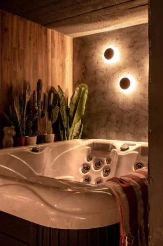 OBERŻA POD RÓŻĄ restauracja, sauny, jacuzzi