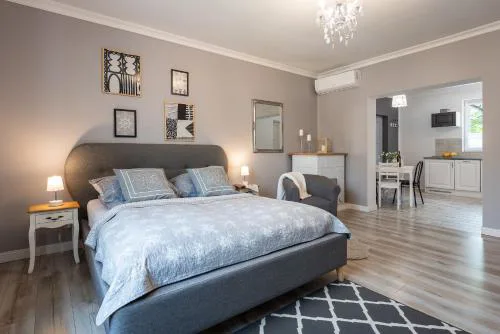 Lu Apartments
