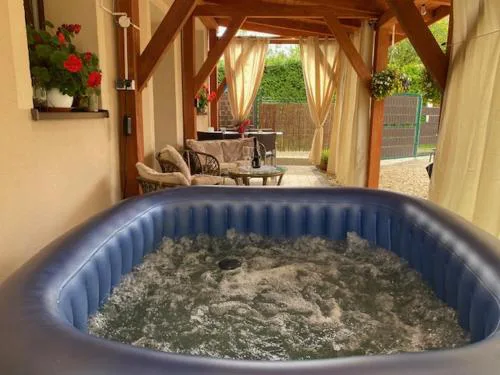 Dom Wakacyjny Gajówka z ogrodem i jacuzzi do stoku 2km