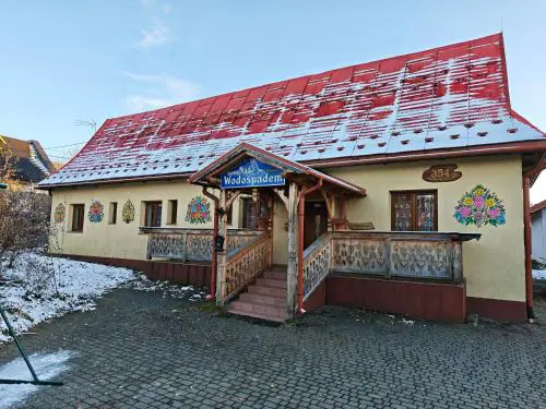Domek nad wodospadem
