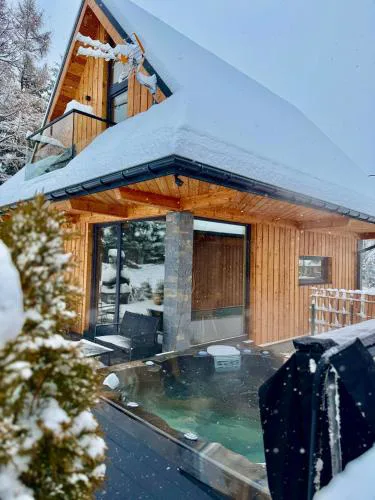 Domki Siodemka każdy z prywatnym jacuzzi