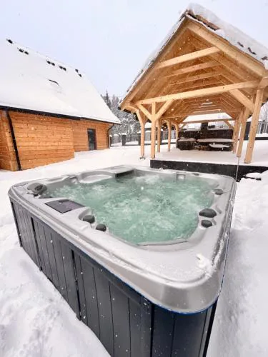 Dzika Dziura z jacuzzi