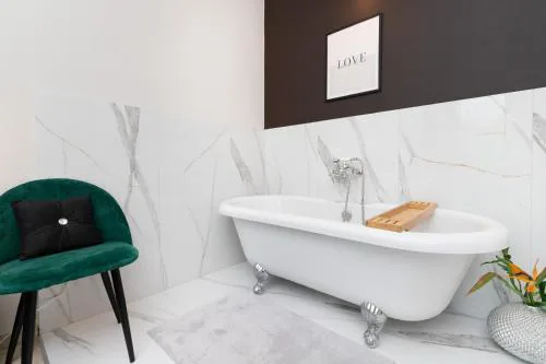 Cały apartament z Victorian wanna i podwojnym prysznicem w spokojnej dzielnicy
