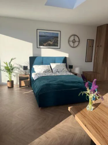 Apartament Słoneczny widok boczny na jezioro