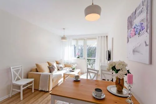 Apartament kapitanski - plaża 15 min pieszo duży plac zabaw w parku Regana