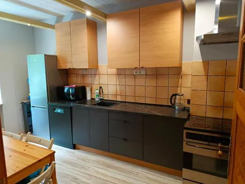 Apartament z ogródkiem i miejscem do grillowania