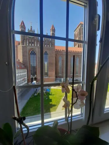 Apartment in Old Town - view of Mariacki Church