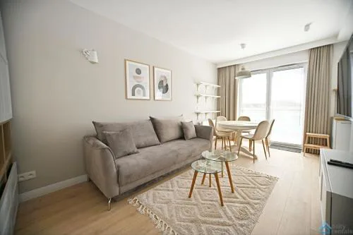 Beige 3city Apartment with Parking in Gdańsk by Noclegi Renters