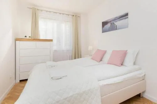 Bright Apartment Nevada with Balcony in Gdańsk by Noclegi Renters