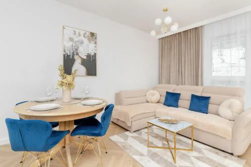 Bright Beige Apartment with Furnished Balcony and Parking in Gdańsk by Noclegi Renters