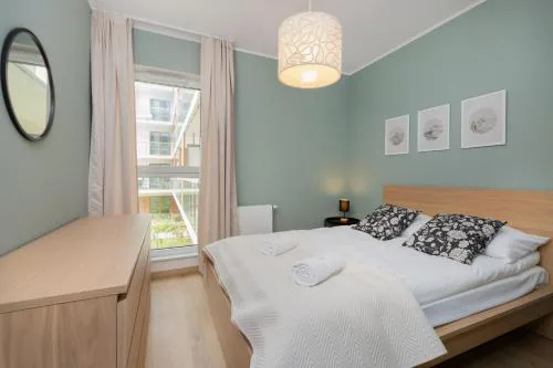 Bright & Stylish Apartment with Balcony 1,5 km to Gdańsk Main City by Noclegi Renters