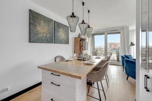 Chlebova - Riverside View Terrace, Free Parking, Gym & Kidsplay by Downtown Apartments