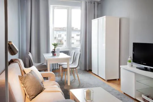 Close to everywhere, Parking ! Happy Apartment Old Town & Main Station