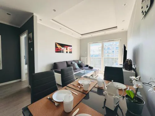 Cloudlight Apartment - Real Apartments